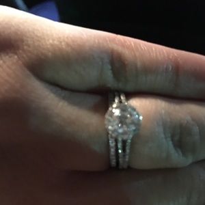 Beatiful Diamond 1 and a half carat diamond ring